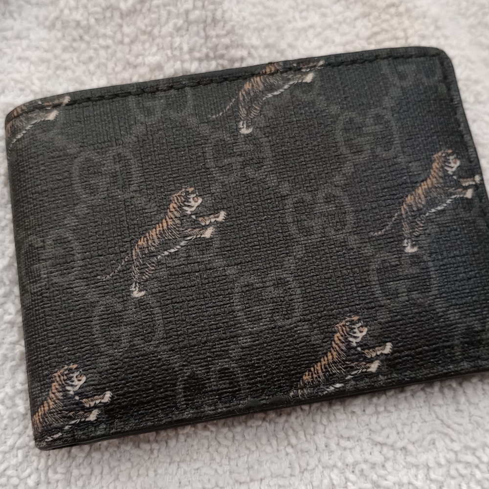 GUCCI Black Tiger Print GG Supreme Bifold Wallet